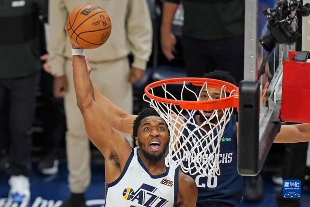 马云与成龙贝克汉姆齐聚NBA中国赛，共享赛事精彩时刻